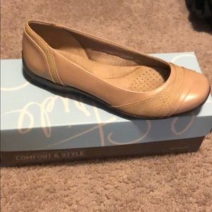 Never worn life stride shoes